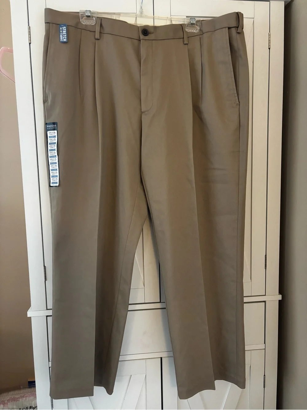 NWT! Men’s Haggar Khaki Pants (42Wx29L)